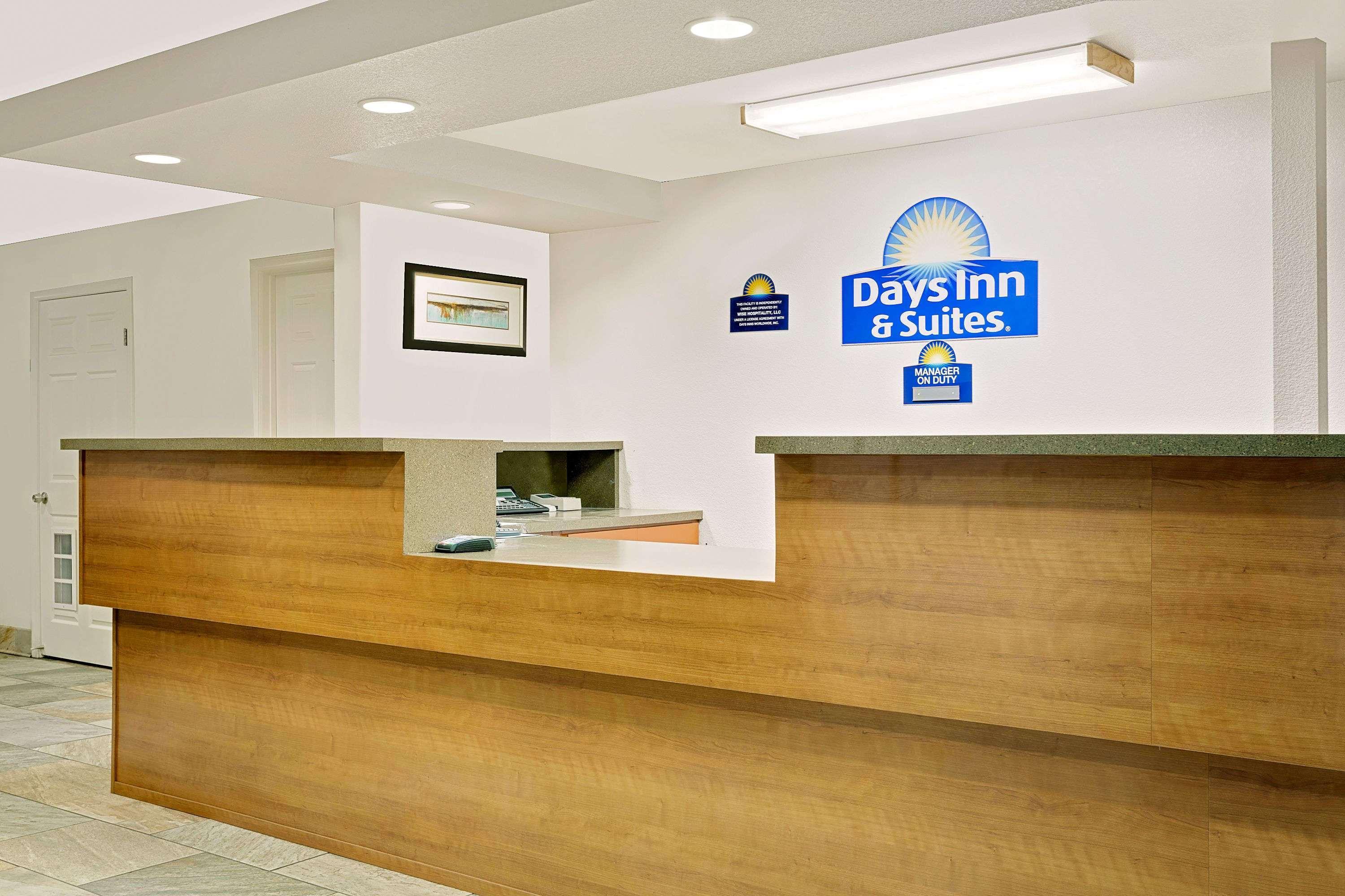 Days Inn & Suites By Wyndham Needles Exterior photo