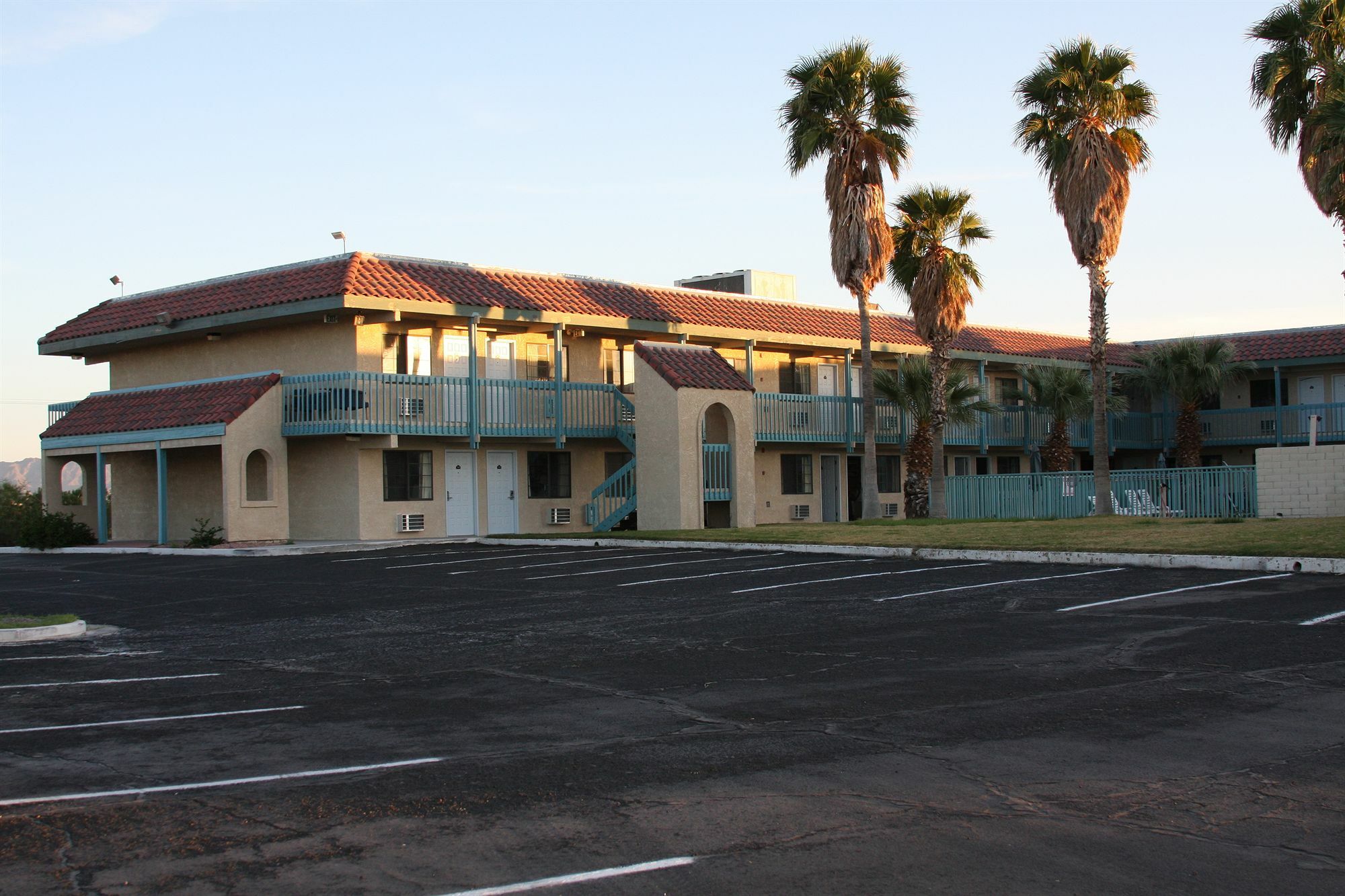 Days Inn & Suites By Wyndham Needles Exterior photo