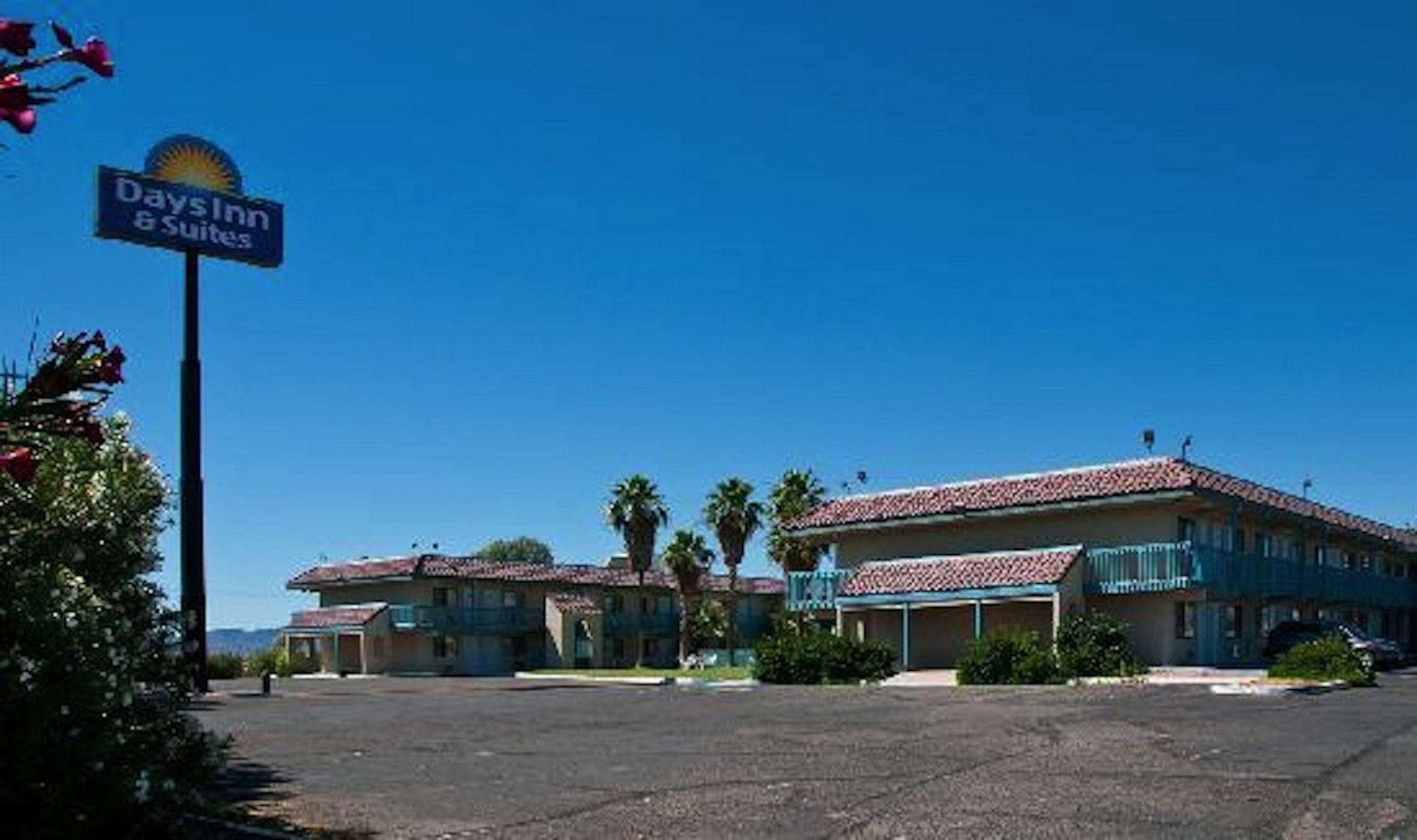 Days Inn & Suites By Wyndham Needles Exterior photo